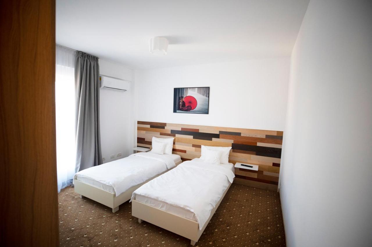 1Hotels Timişoara Extérieur photo