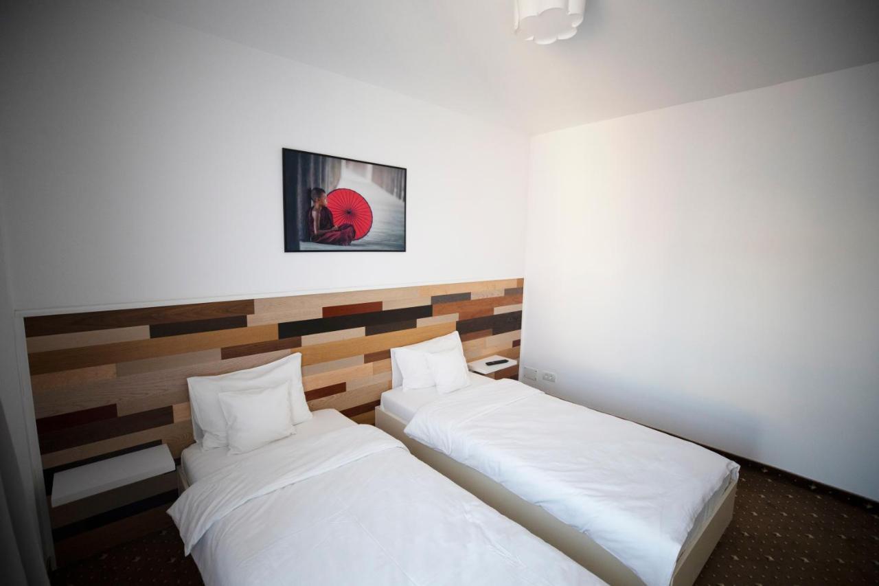 1Hotels Timişoara Extérieur photo