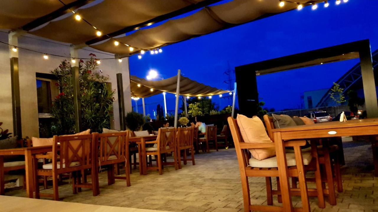 1Hotels Timişoara Extérieur photo